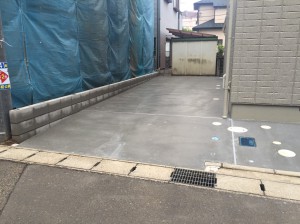 外構工事で駐車場土間コンクリート工事を行いました。